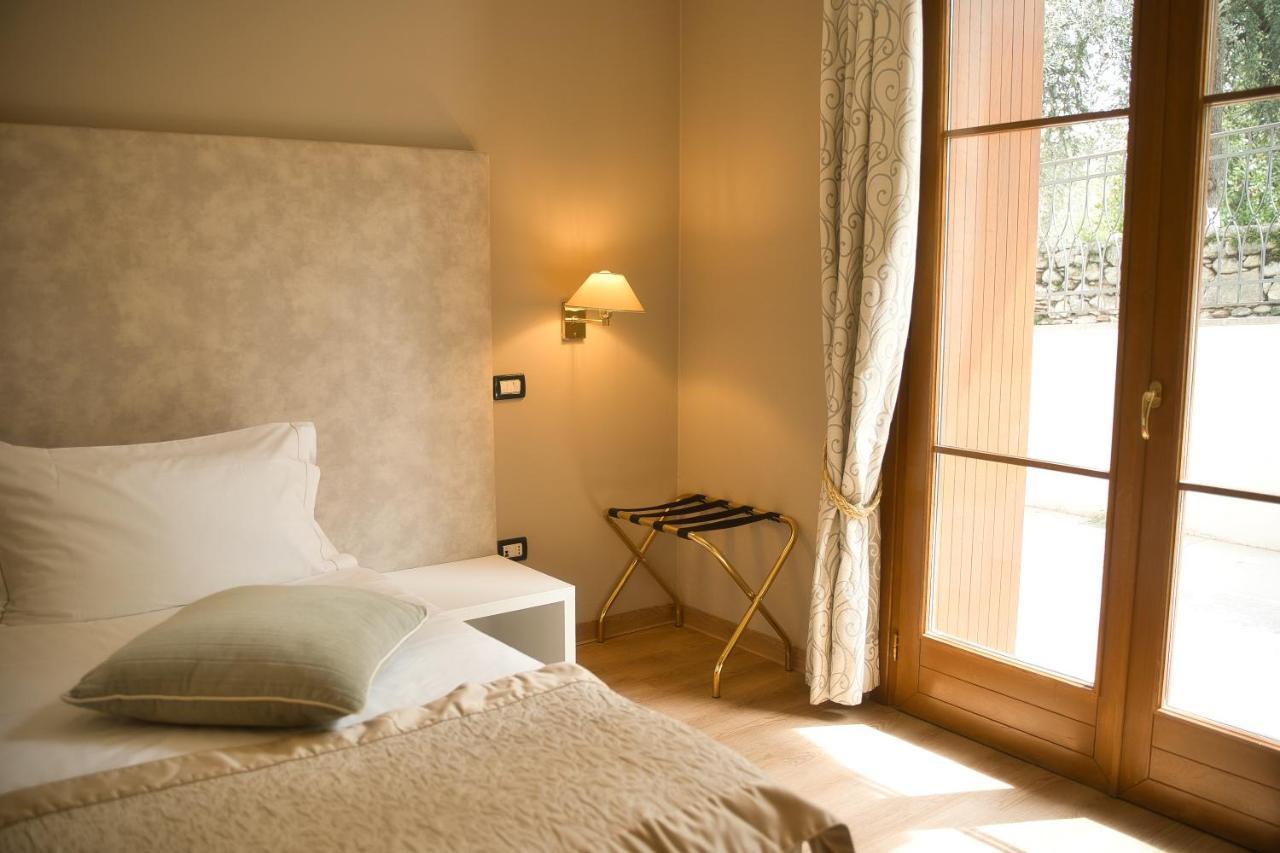Hotel Villa Maria Au Lac - Estella Hotels Italia トスコラーノ・マデルノ エクステリア 写真