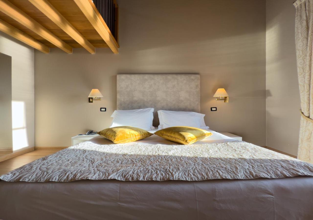 Hotel Villa Maria Au Lac - Estella Hotels Italia トスコラーノ・マデルノ エクステリア 写真