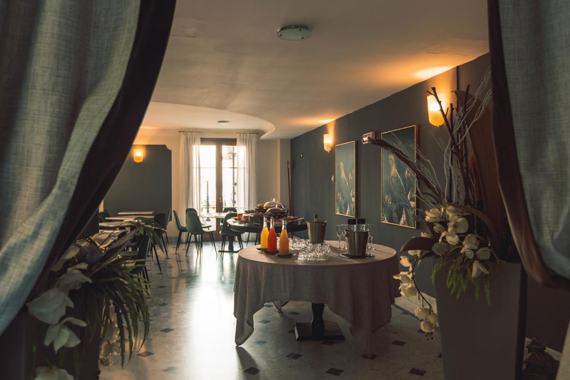 Hotel Villa Maria Au Lac - Estella Hotels Italia トスコラーノ・マデルノ エクステリア 写真