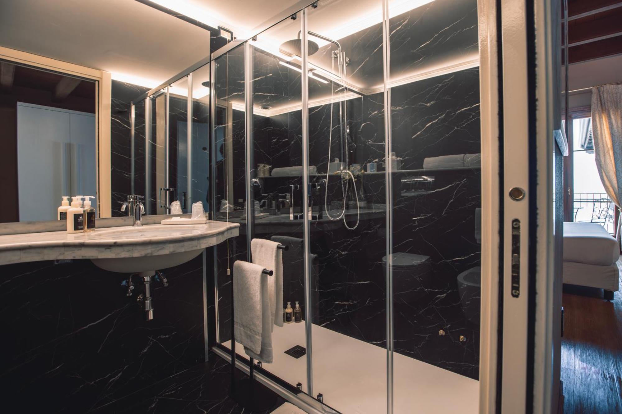 Hotel Villa Maria Au Lac - Estella Hotels Italia トスコラーノ・マデルノ エクステリア 写真
